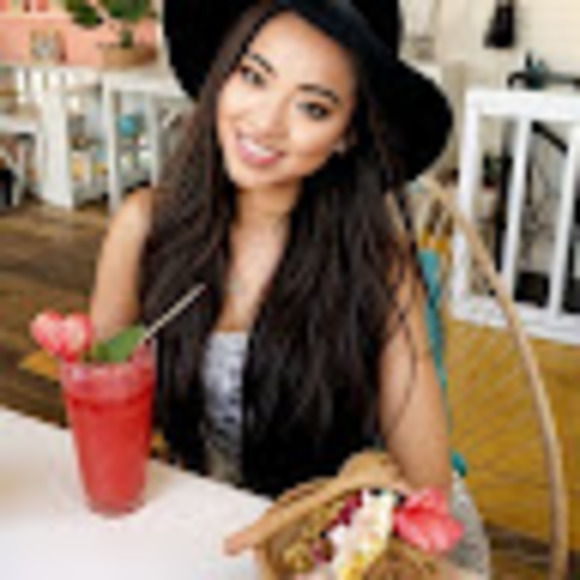 Meet your Posher, Valerie - Picture 1 of 1